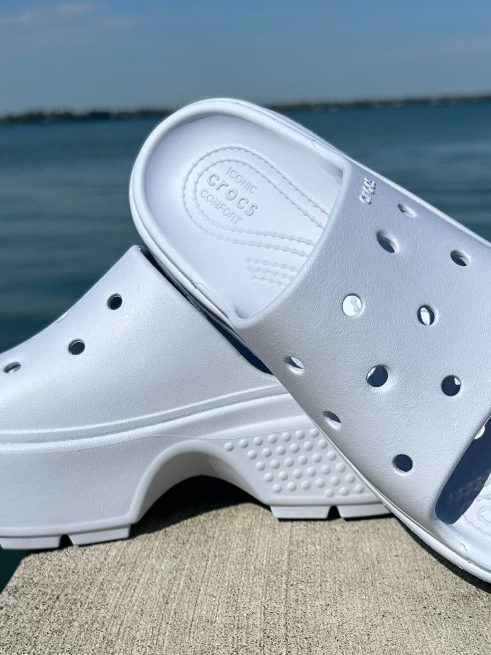 Crocs Classic Mega Crush Slide White/Light Purple Women Size 7